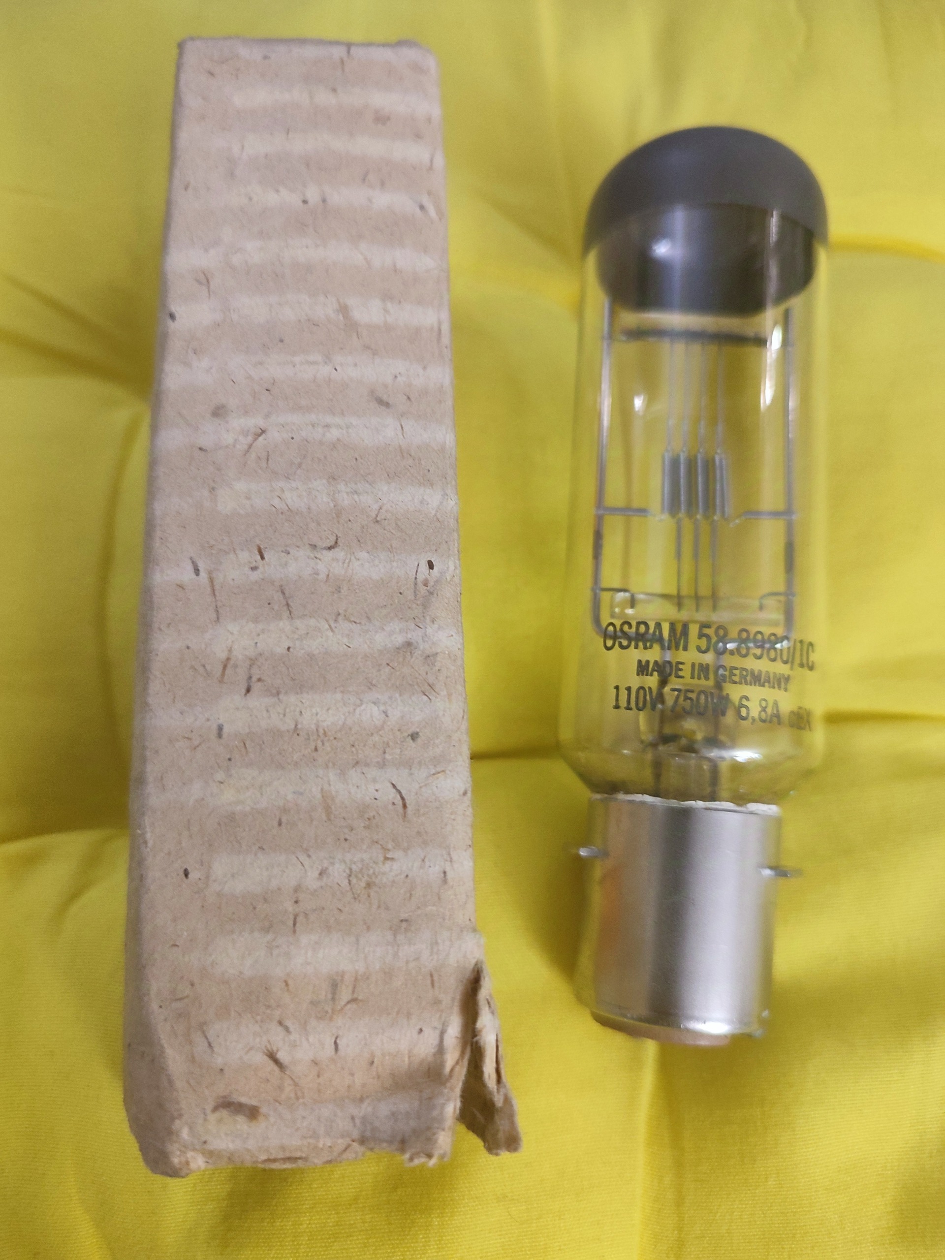 لامپ آنتیک پرژکتور اسرام آلمانی مطابق عکس