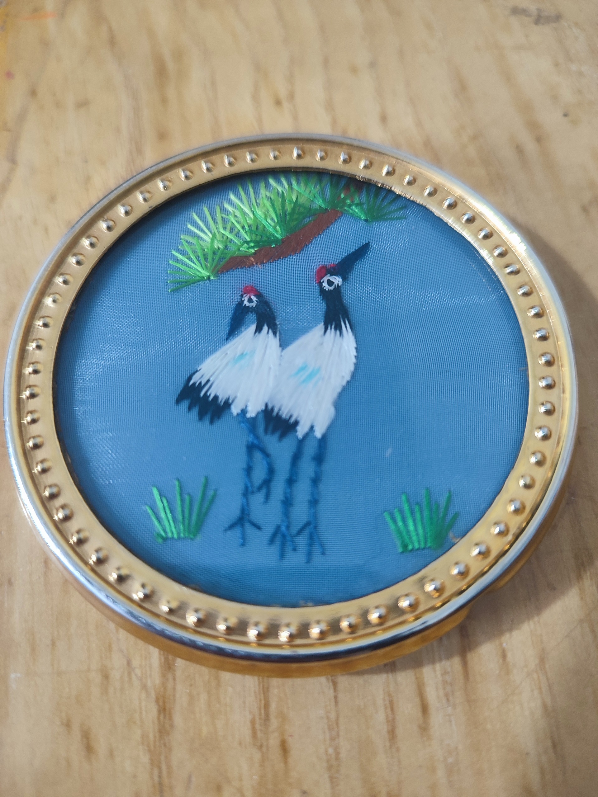 آینه آنتیک قدیمی گلدوزی ابریشم زیر شیشه 1950