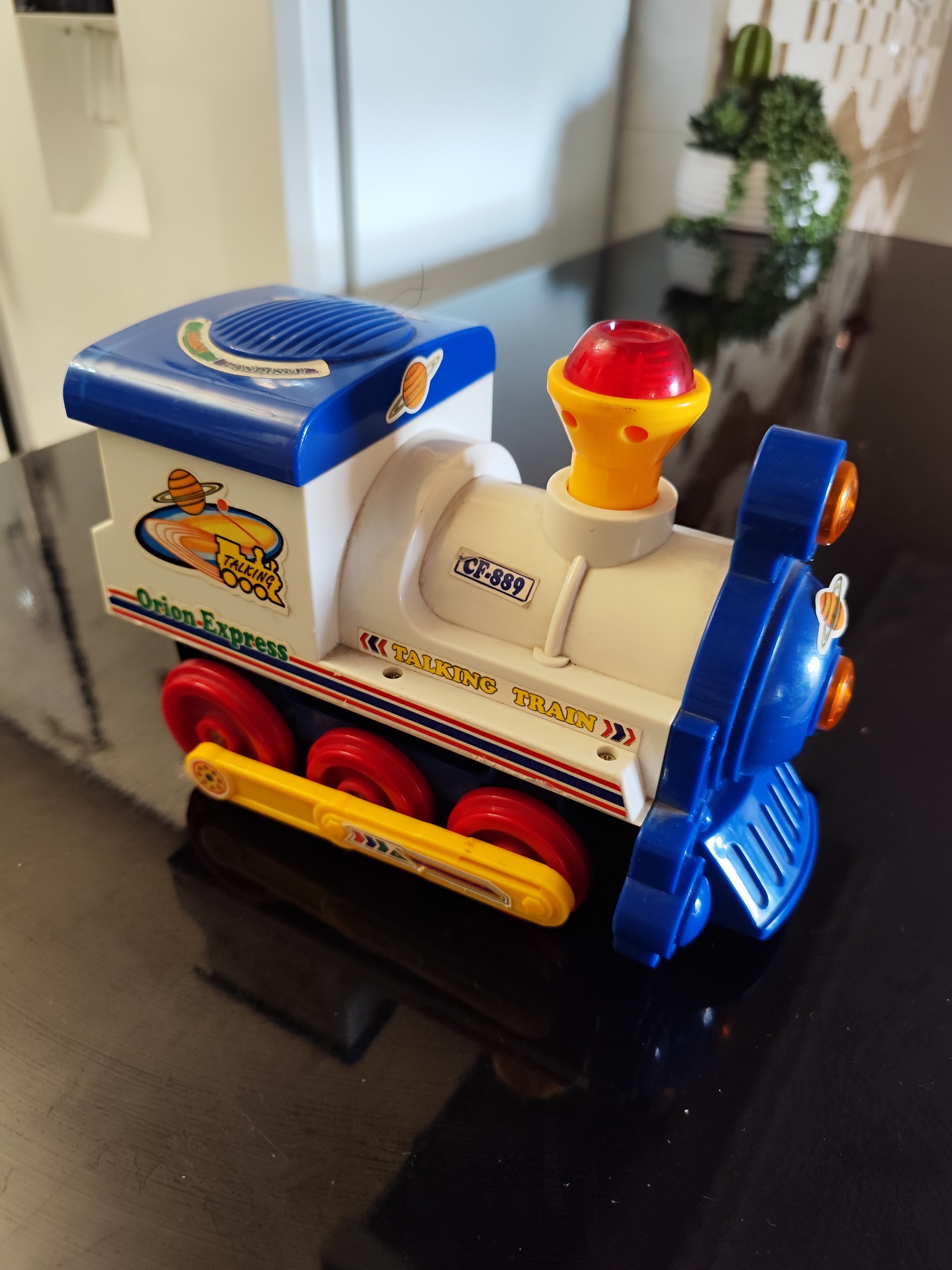 قطار صدا دار حرکتی و چرخشی قدیمی