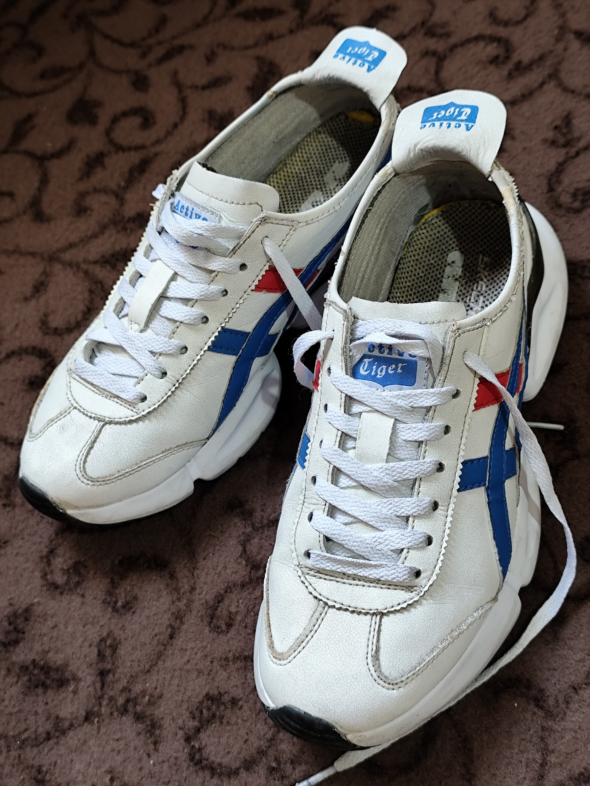 کتونی اکتیو تایگر اصل چرم سایز 42