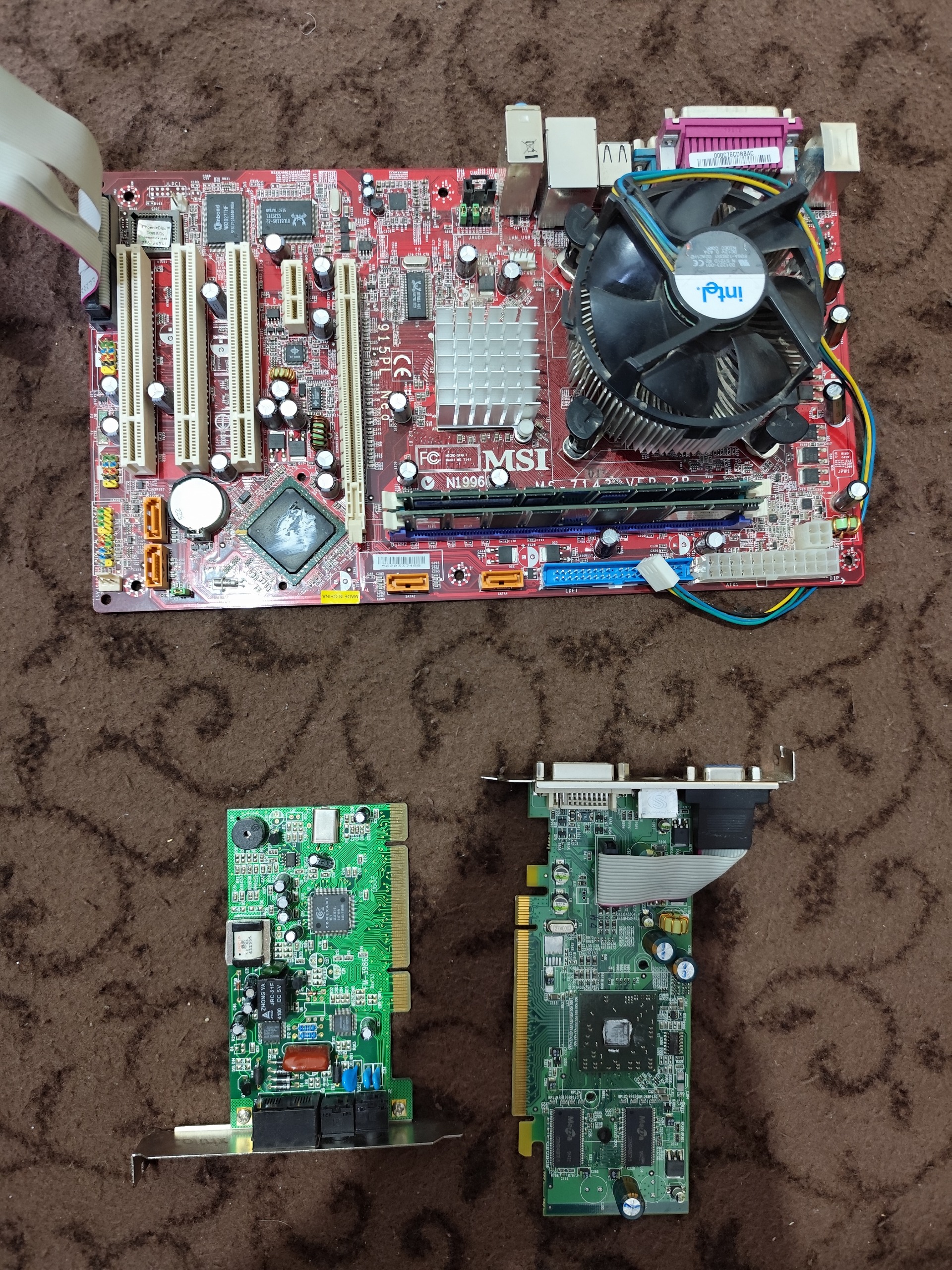 مادربرد و گرافیک و مودم سیستم pentium 4(توضیحات)