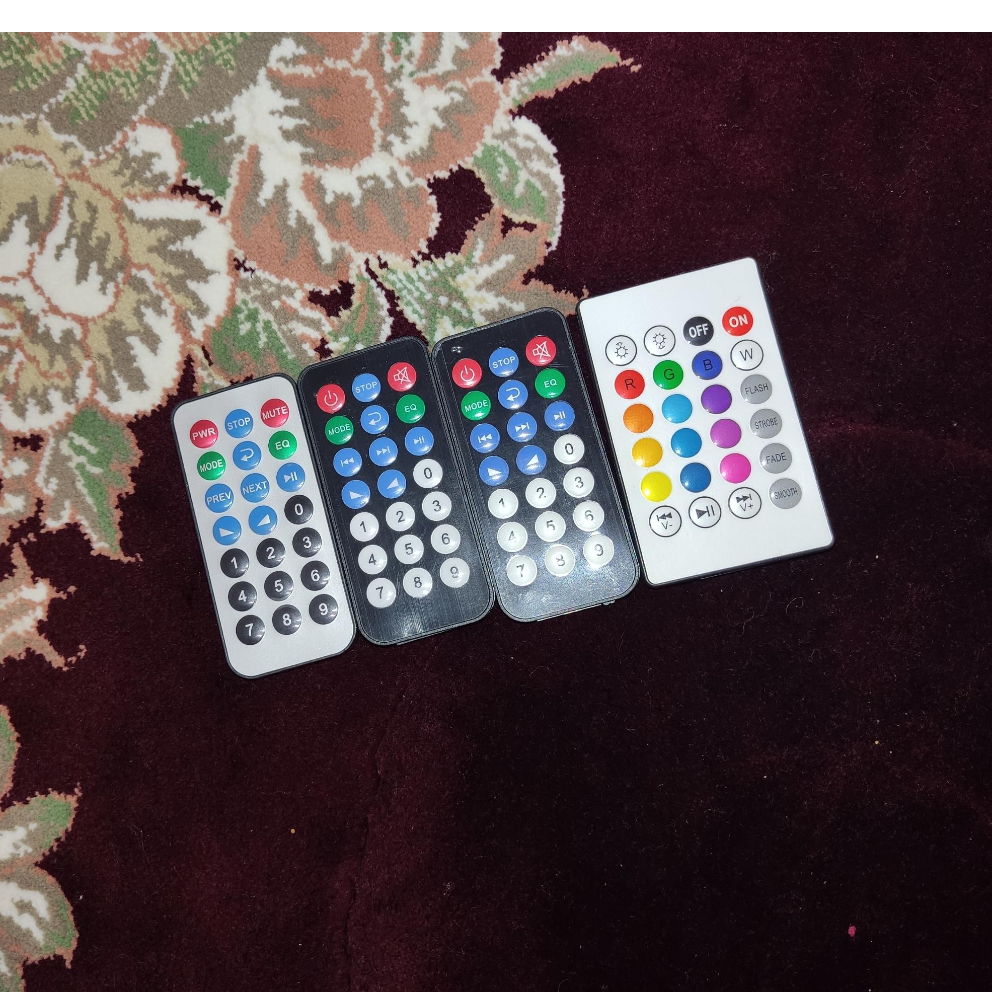 چهار عدد ریموت یک جا  بدون باتری