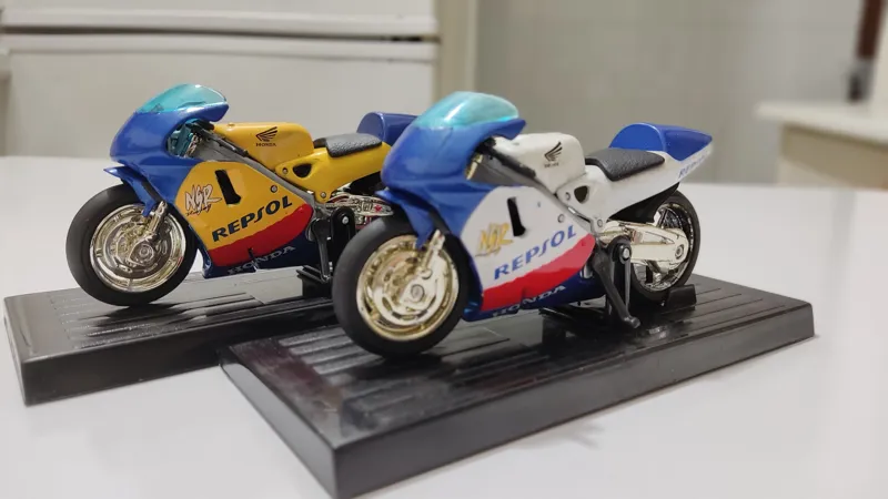 2عدد ماکت موتور هوندا سی بی آر رپسول 1000 سی سی