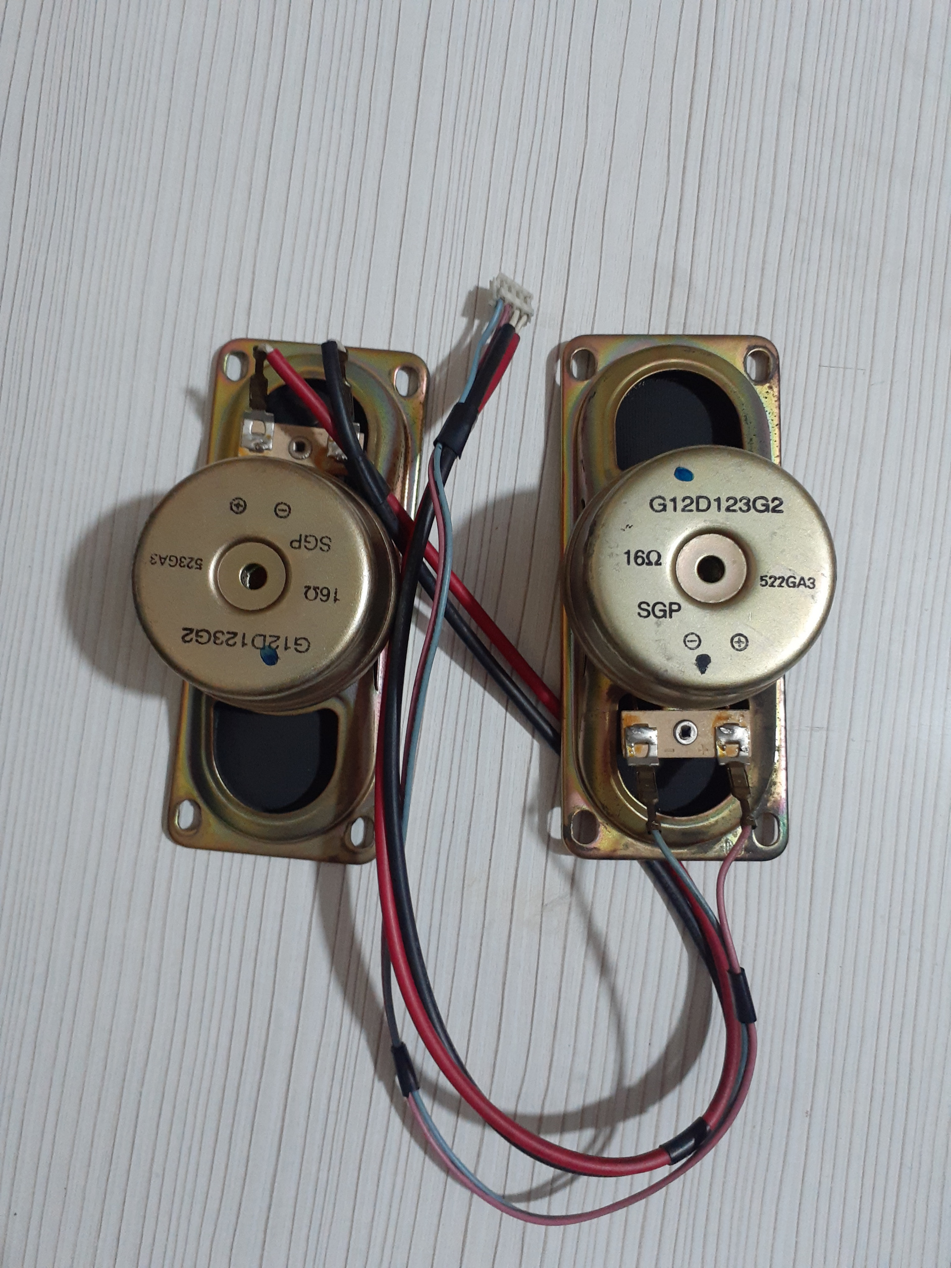 یک جفت بلندگو 16 اهم کاملا سالم مطابق عکس