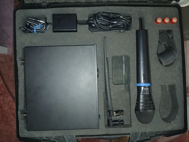 AKG SR 300