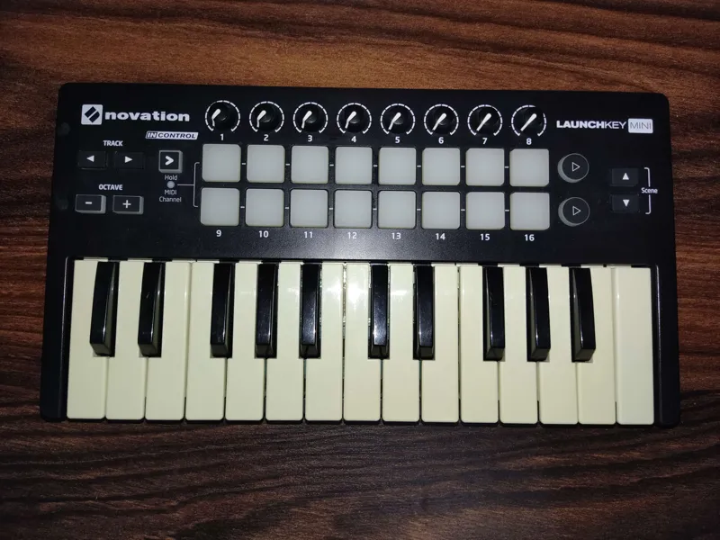 میدی کنترلر Novation Launchkey Mini MK2