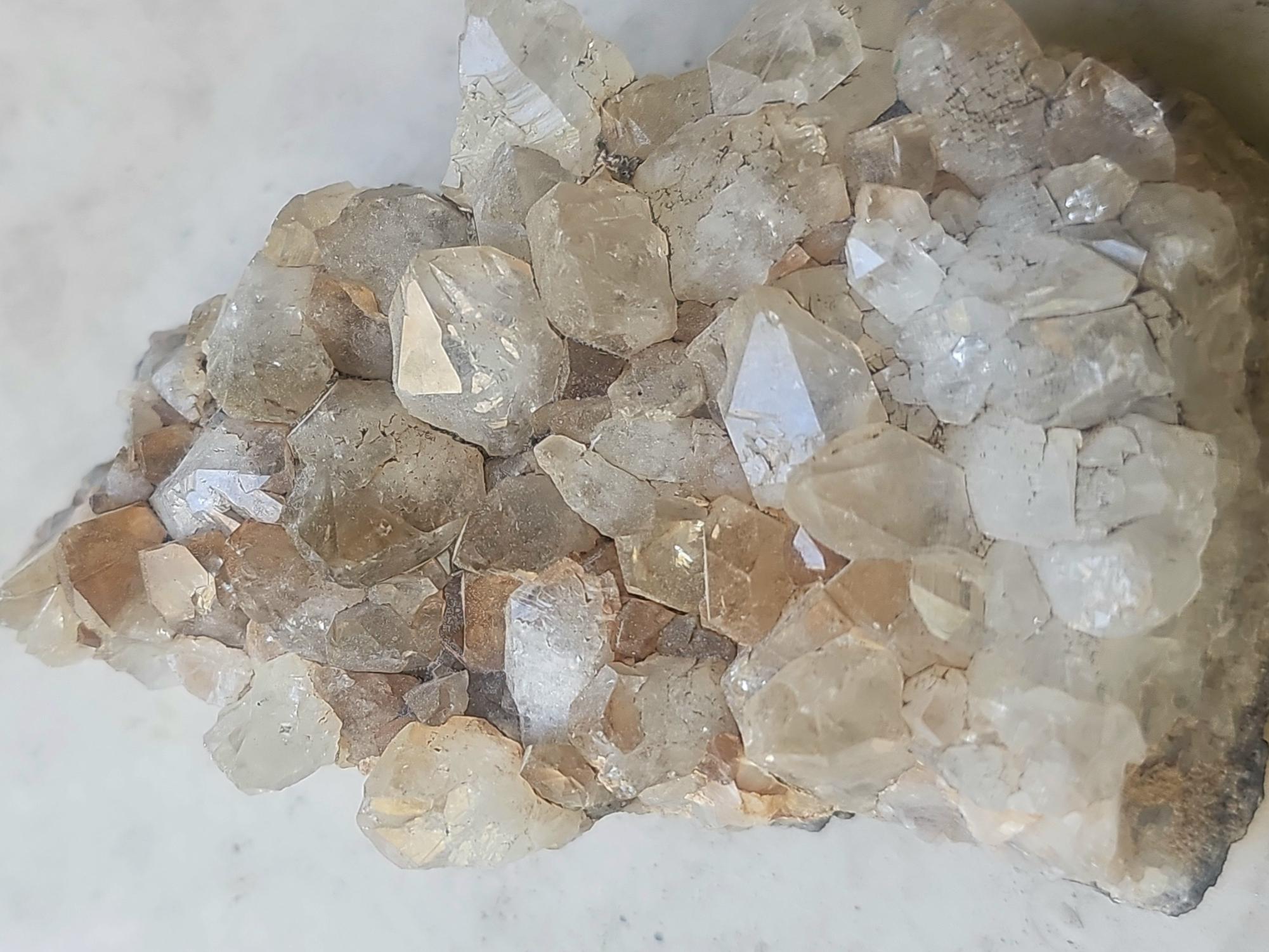 راف کلکسیونی بلورهای زیبای کوارتز