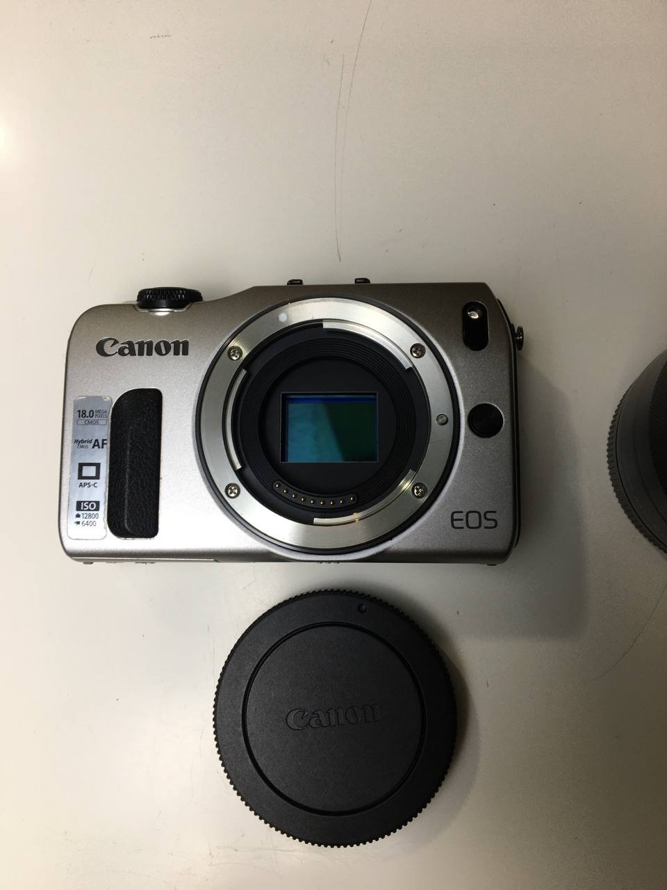 دوربین بدون آینه canon EOS M در حد نو