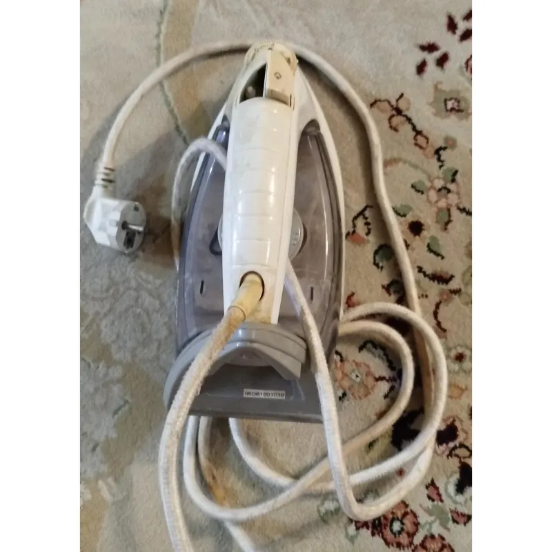 اتو برقی نیاز به تعمیر