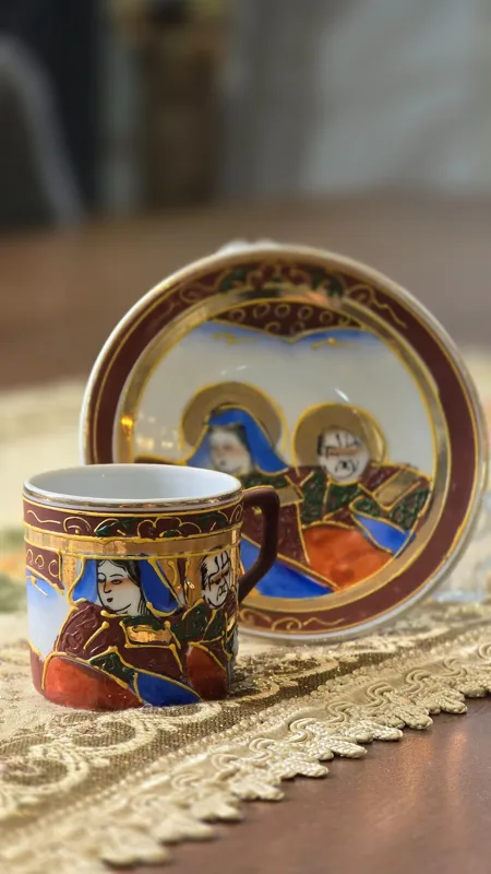 یک عدد فنجان و نعلبکی آنتیک