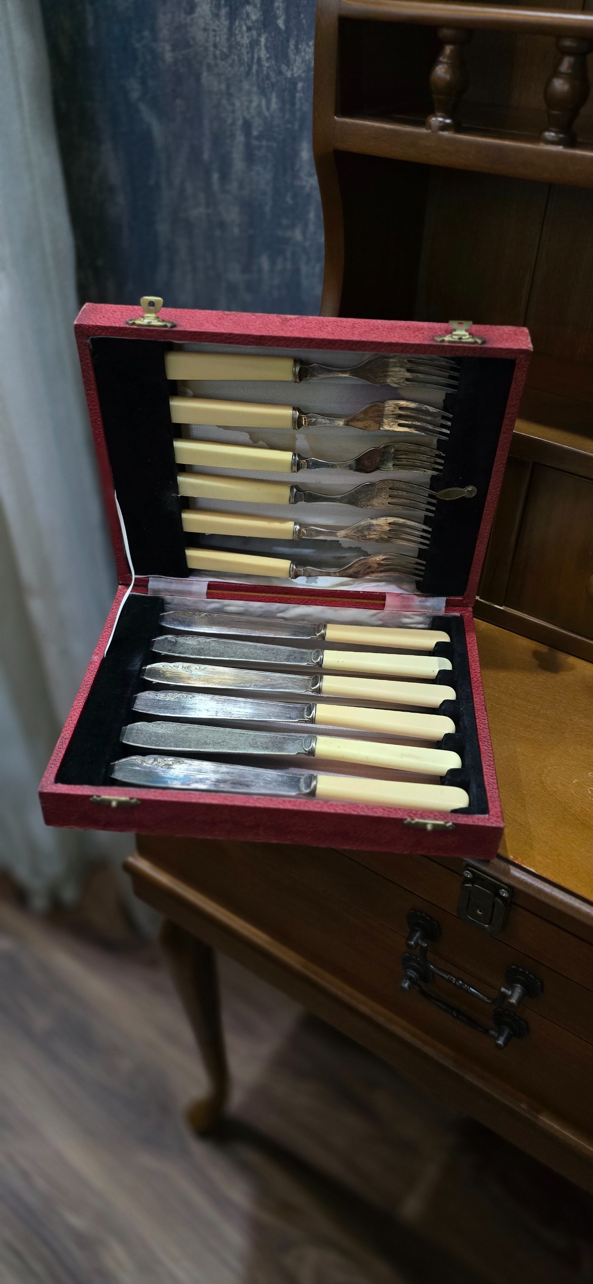 سرویس 12 پارچه کارد و چنگال آنتیک