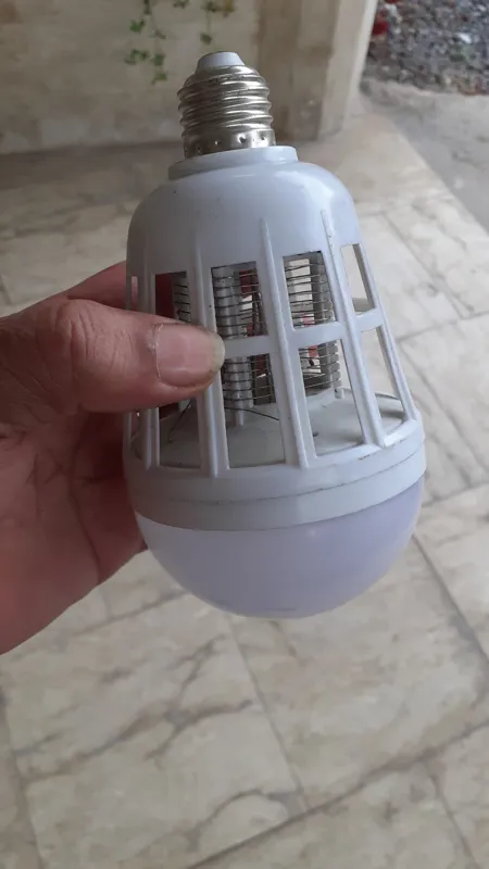 لامپ پشه کش .هم لامپ و هم پشه کش