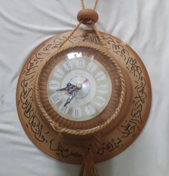 ساعت دیواری دست ساز .سفالی و قدیمی