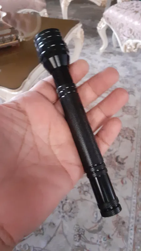 چراغ قوه فلزی .بسیار کاربردی دارای آنتن و چراغ