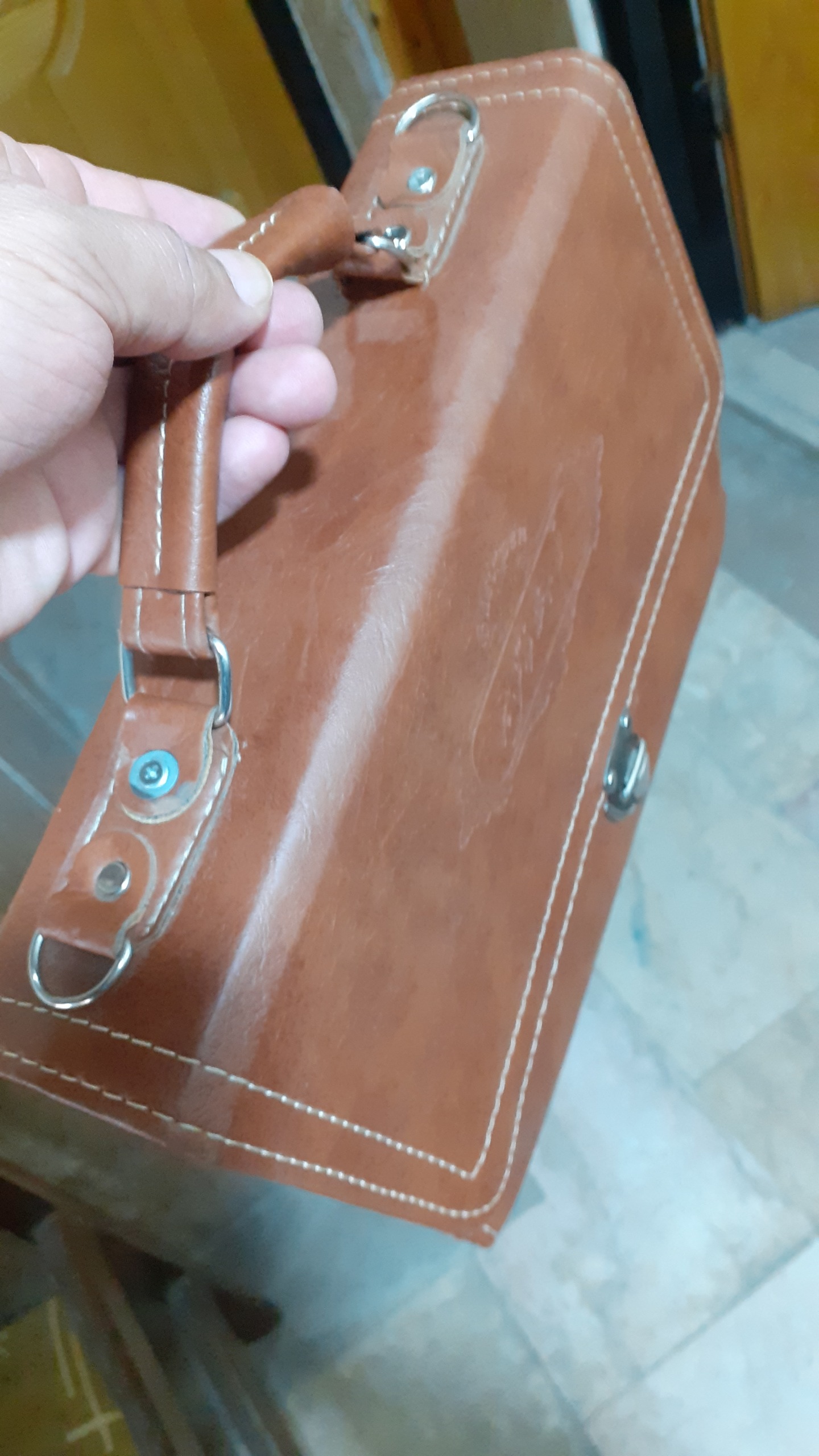 دو عدد کیف دفتری یا حمل مدارک سر دوشی به شرح