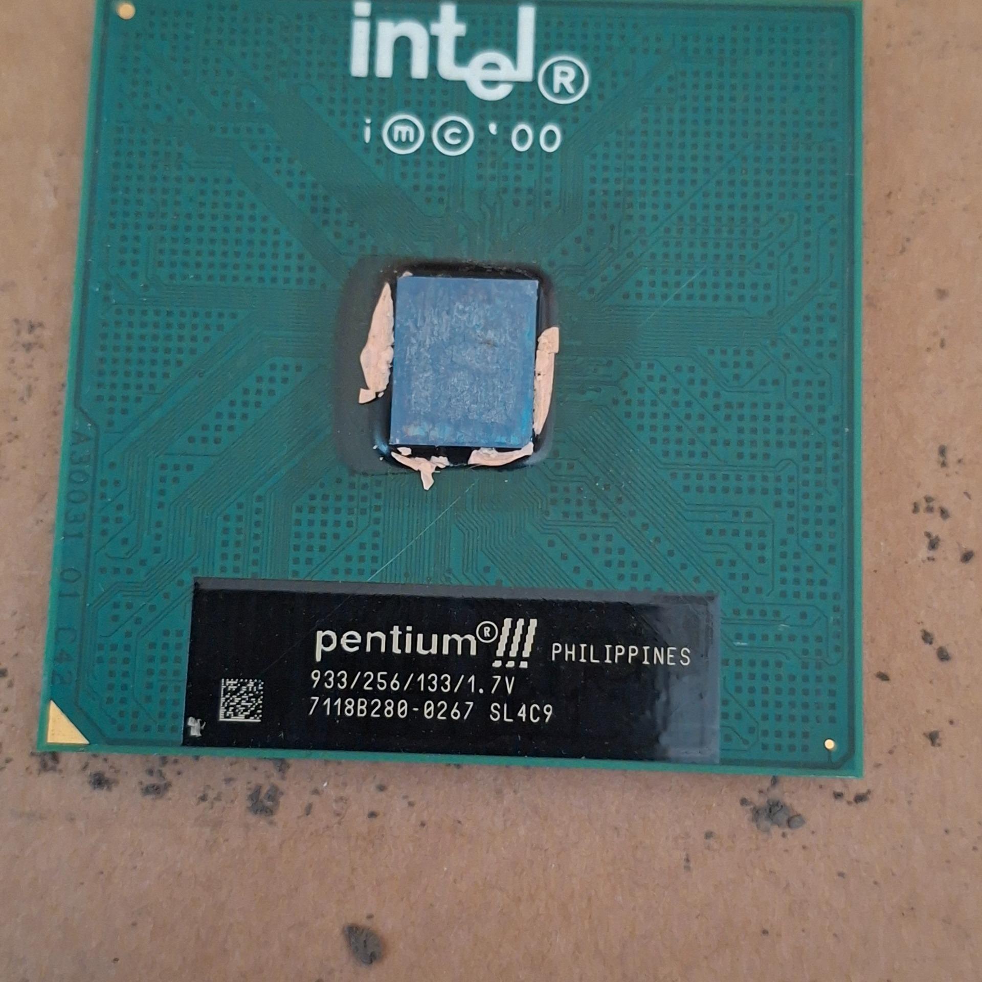 Cpu سوزنی p3 933/256/133