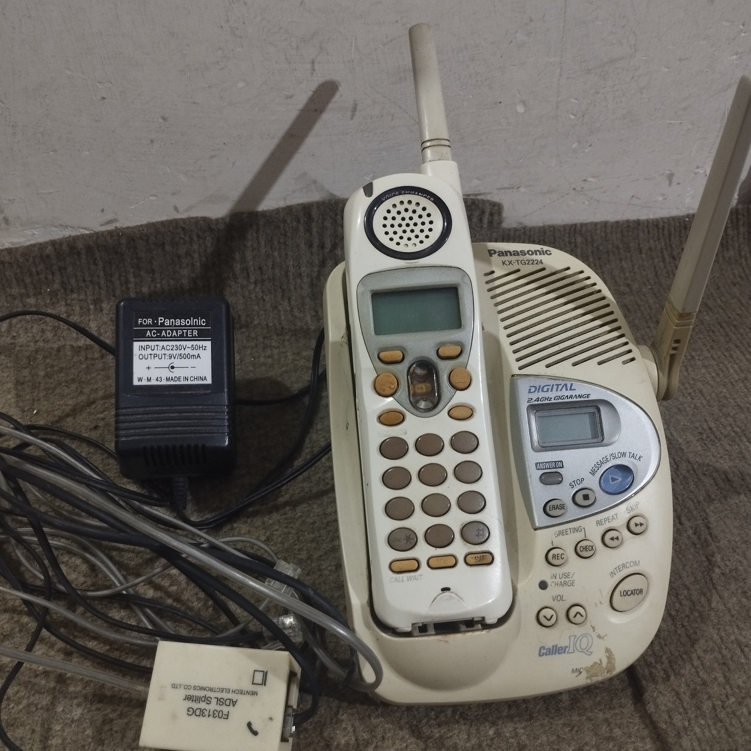 تلفن بیسیم رومیزی