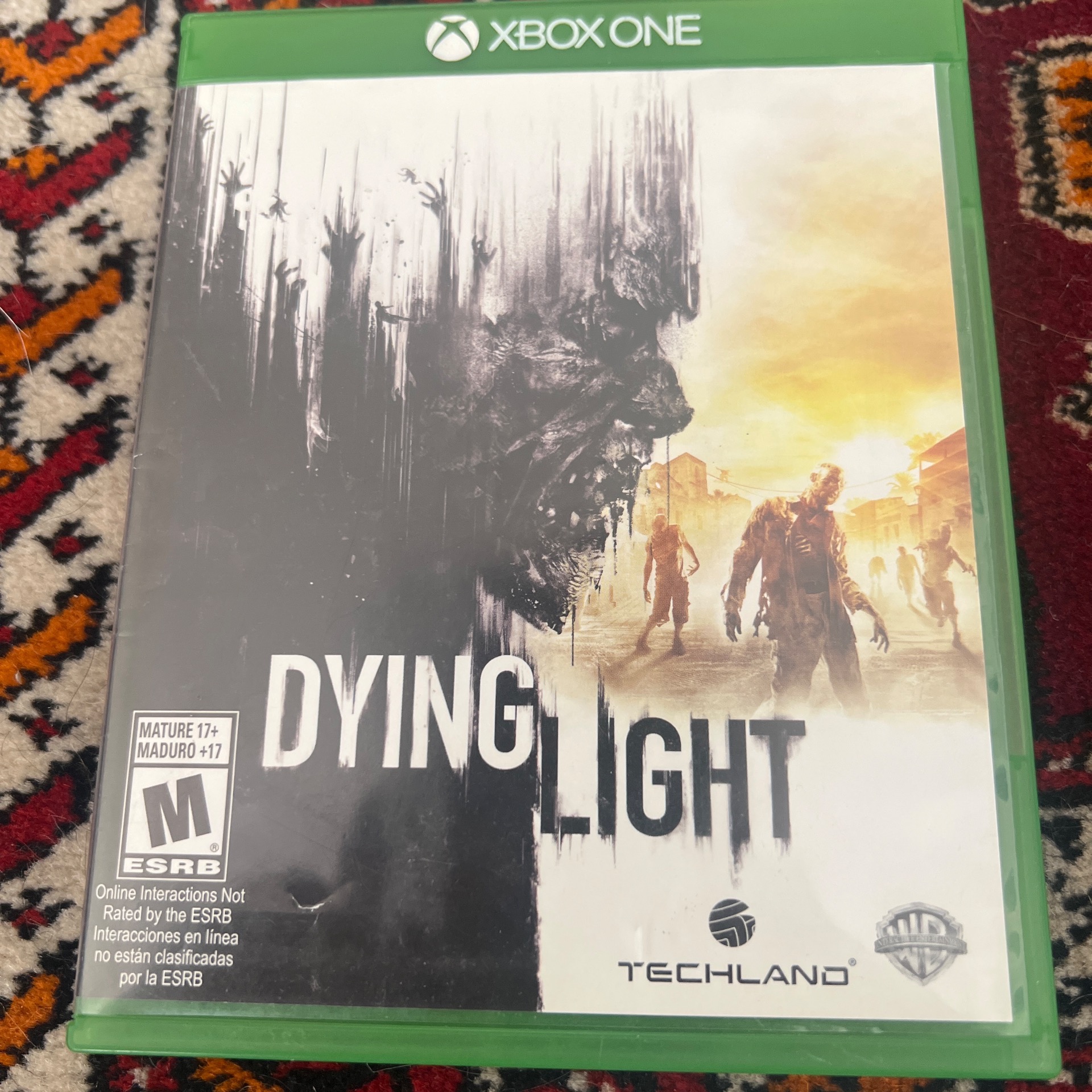 دیسک بازی dying light با دفترچه و کد توضیحات دارد