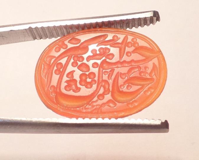 نگین عقیق خطی