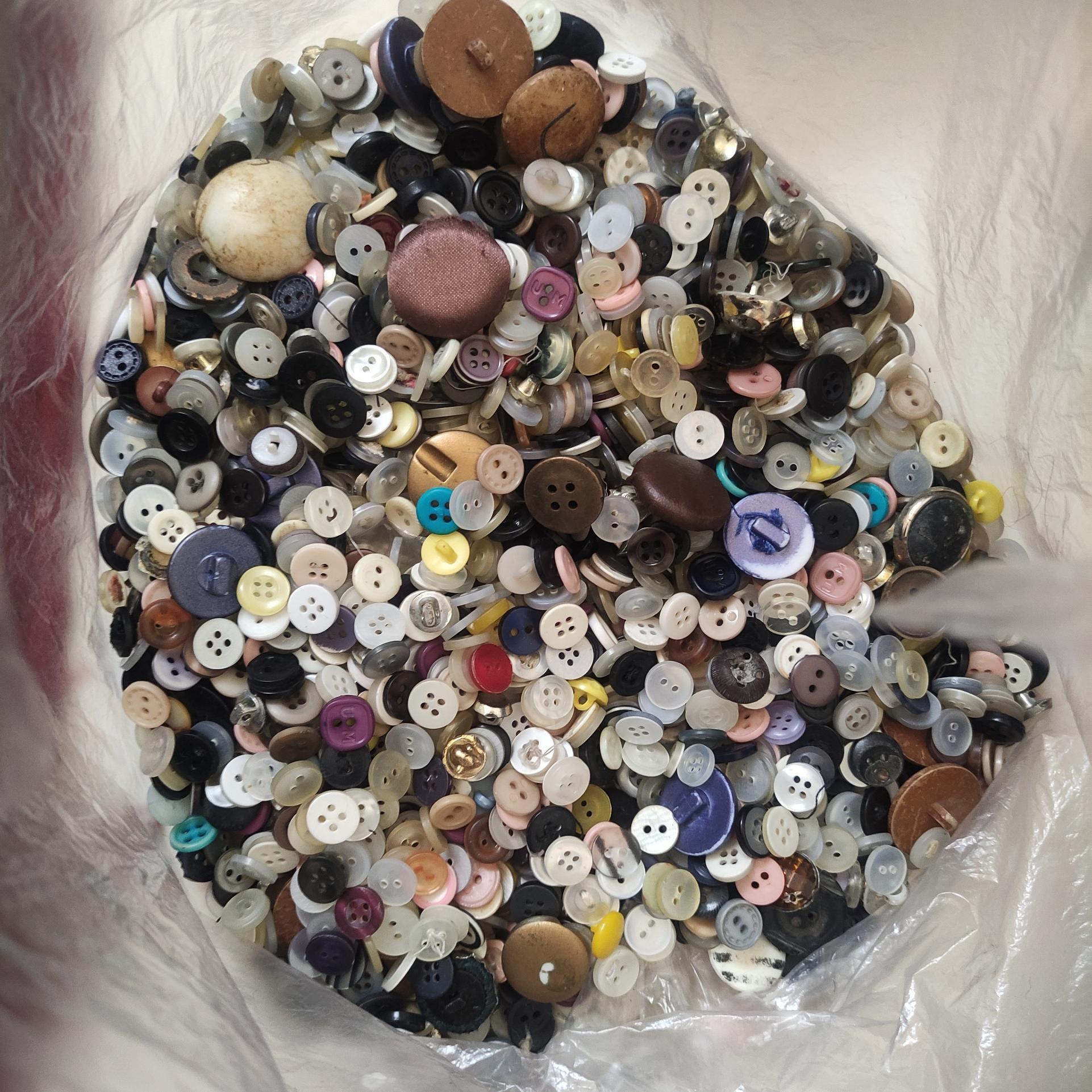 1500 عدد دکمه طبق عکس و توضیح