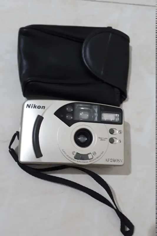 دوربین Nikonزیبا با کیف و بند
