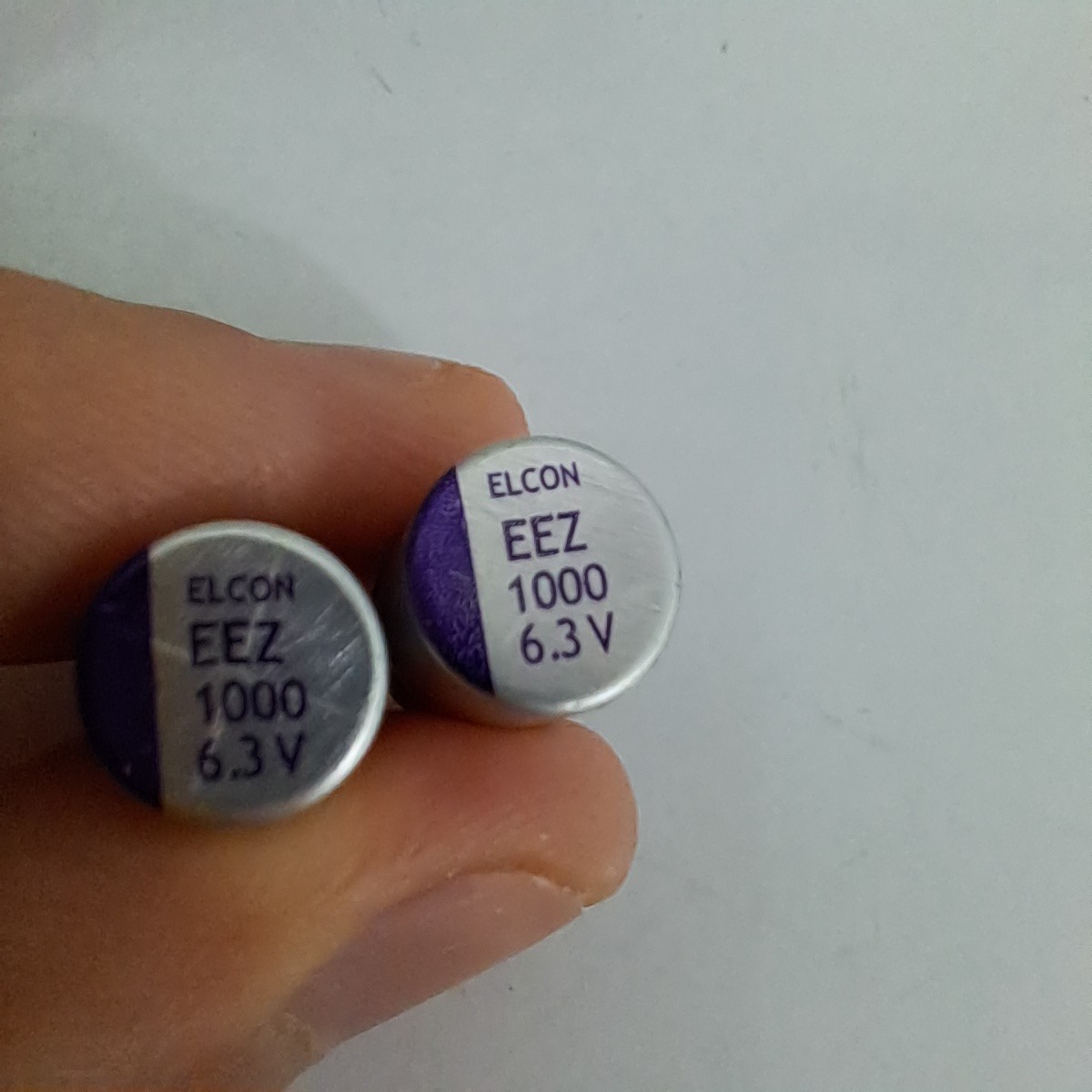 خازن جامد (خشک) 1000uf 6.3v