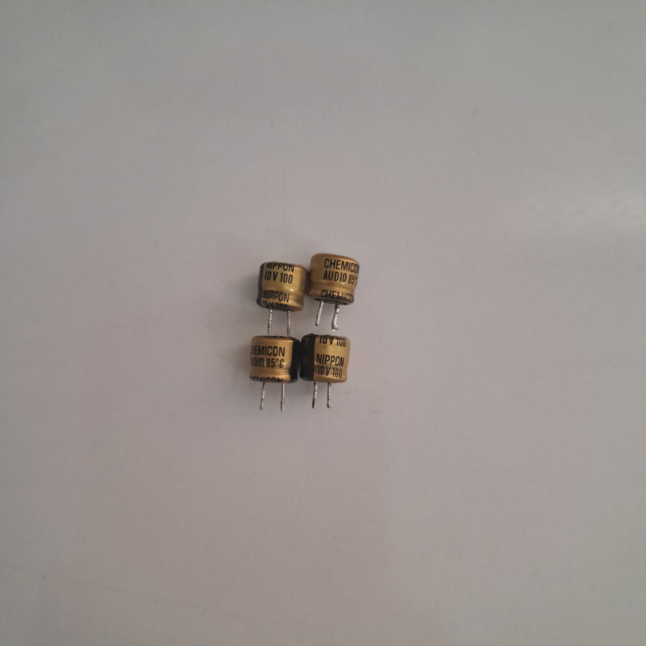 خازن الکترولیت 100uf 10v NIPPON