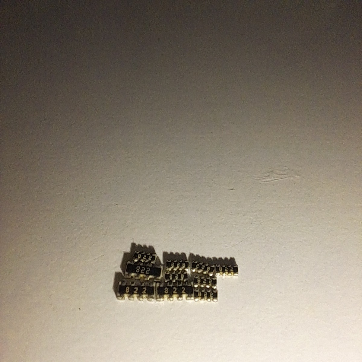 ده عدد مقاومت آرایه ای (شانه ای) SMD 8.2K 5%