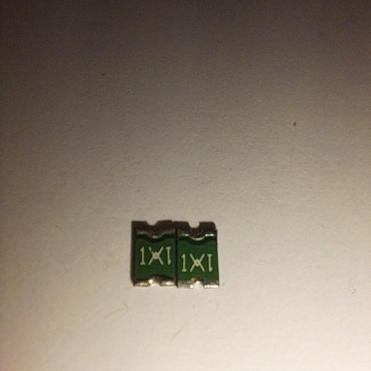 دو عدد فیوز MINISMDC110F-2 PPTC 8V 1.1A