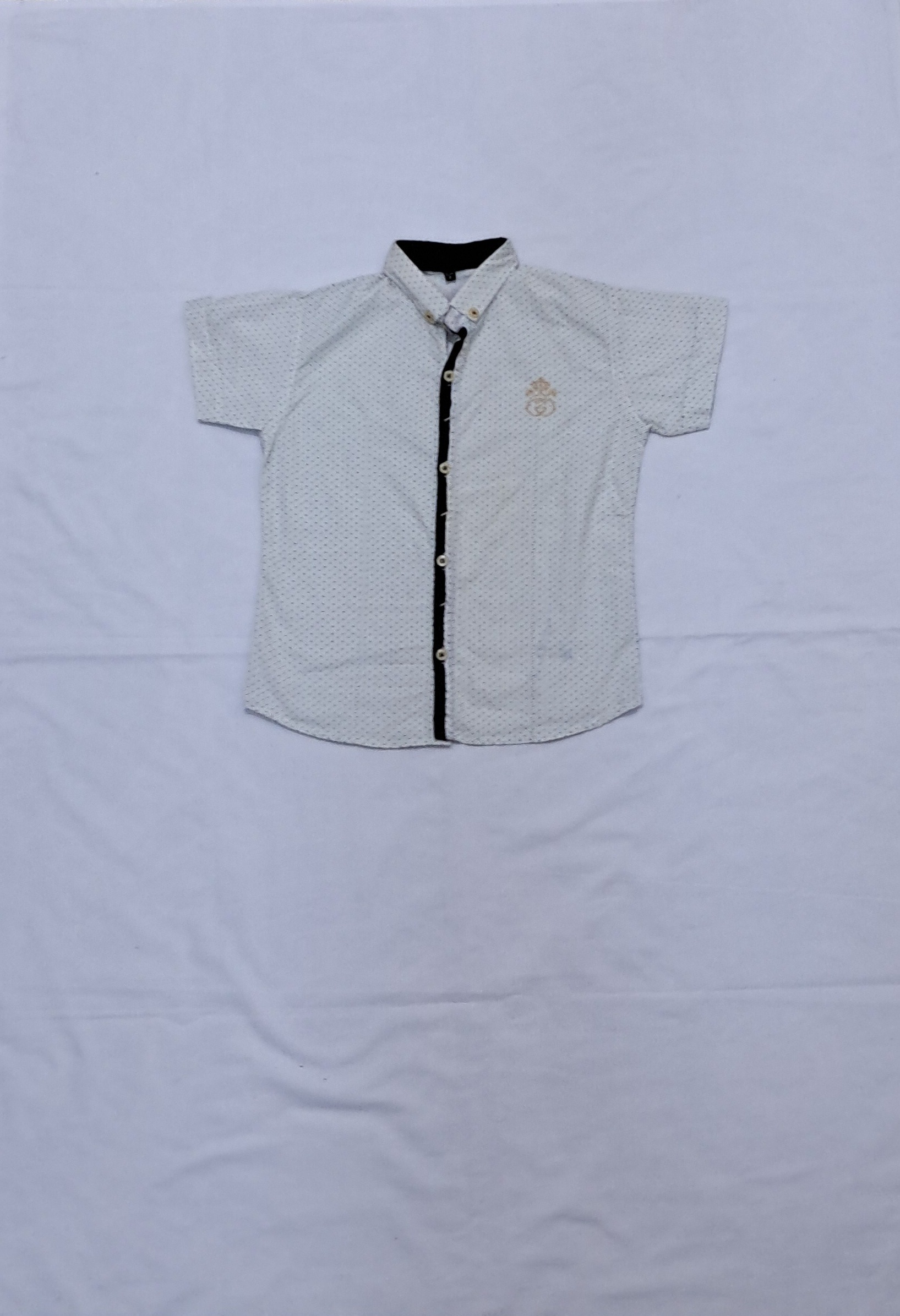 پیراهن آستین کوتاه پسرانه طرح دار سفید سایز اسمال