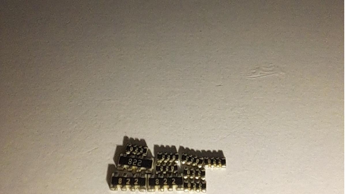 ده عدد مقاومت آرایه ای (شانه ای) SMD 8.2K 5 درصد