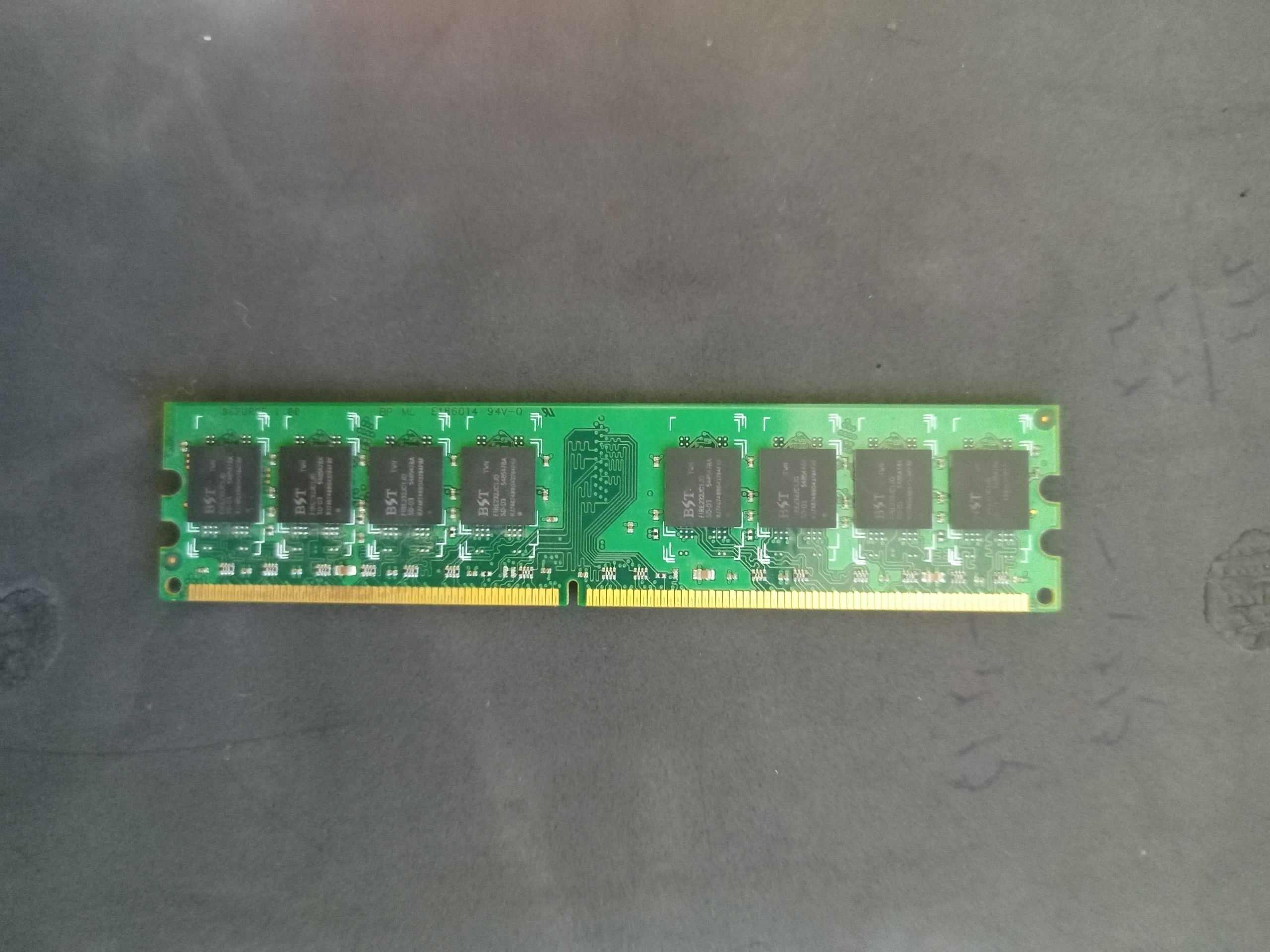 رم ddr2 ظرفیت 1 گیگ 800 هرتز