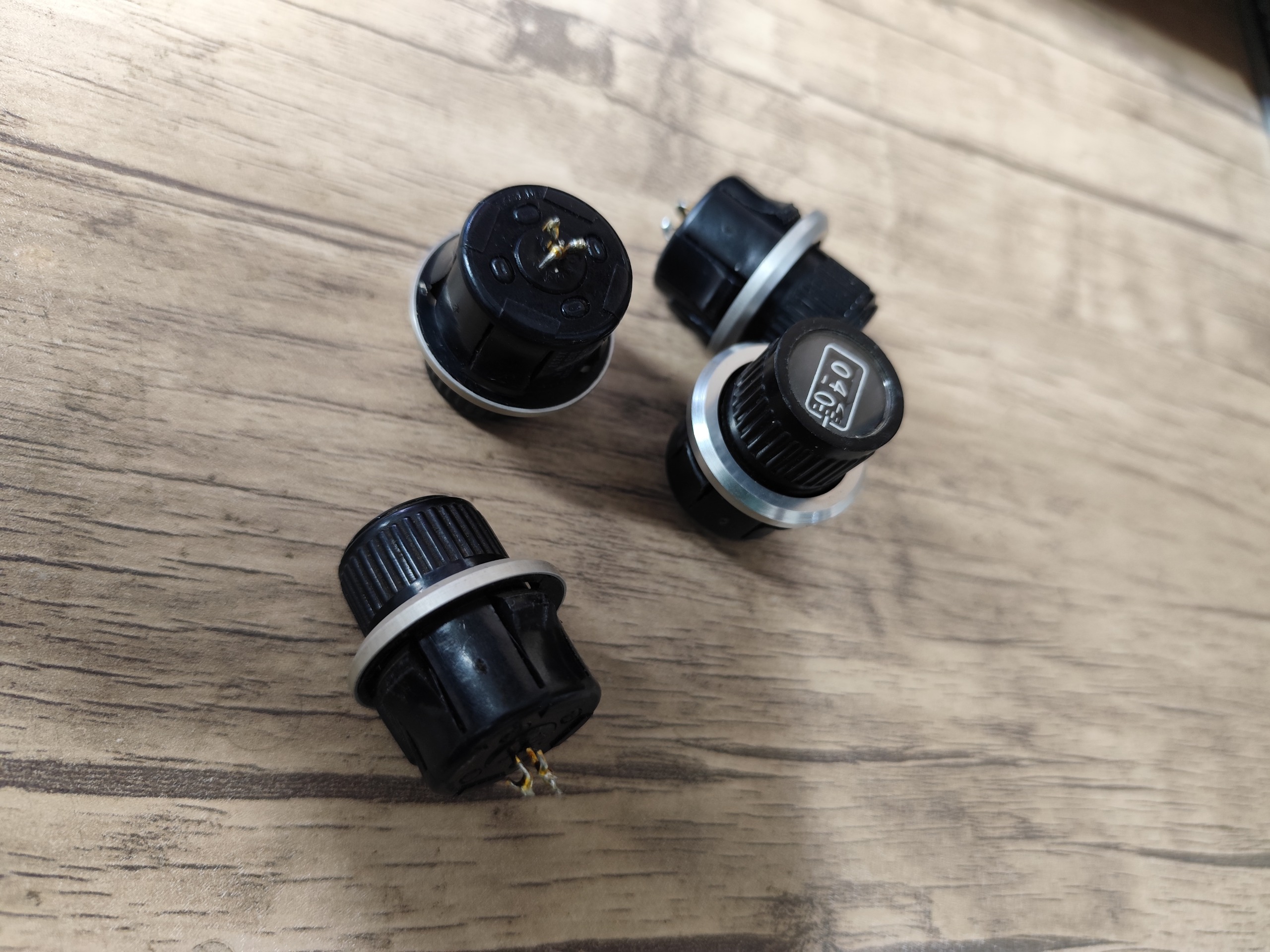 ولوم کمیاب 10 کیلواهم نظامی