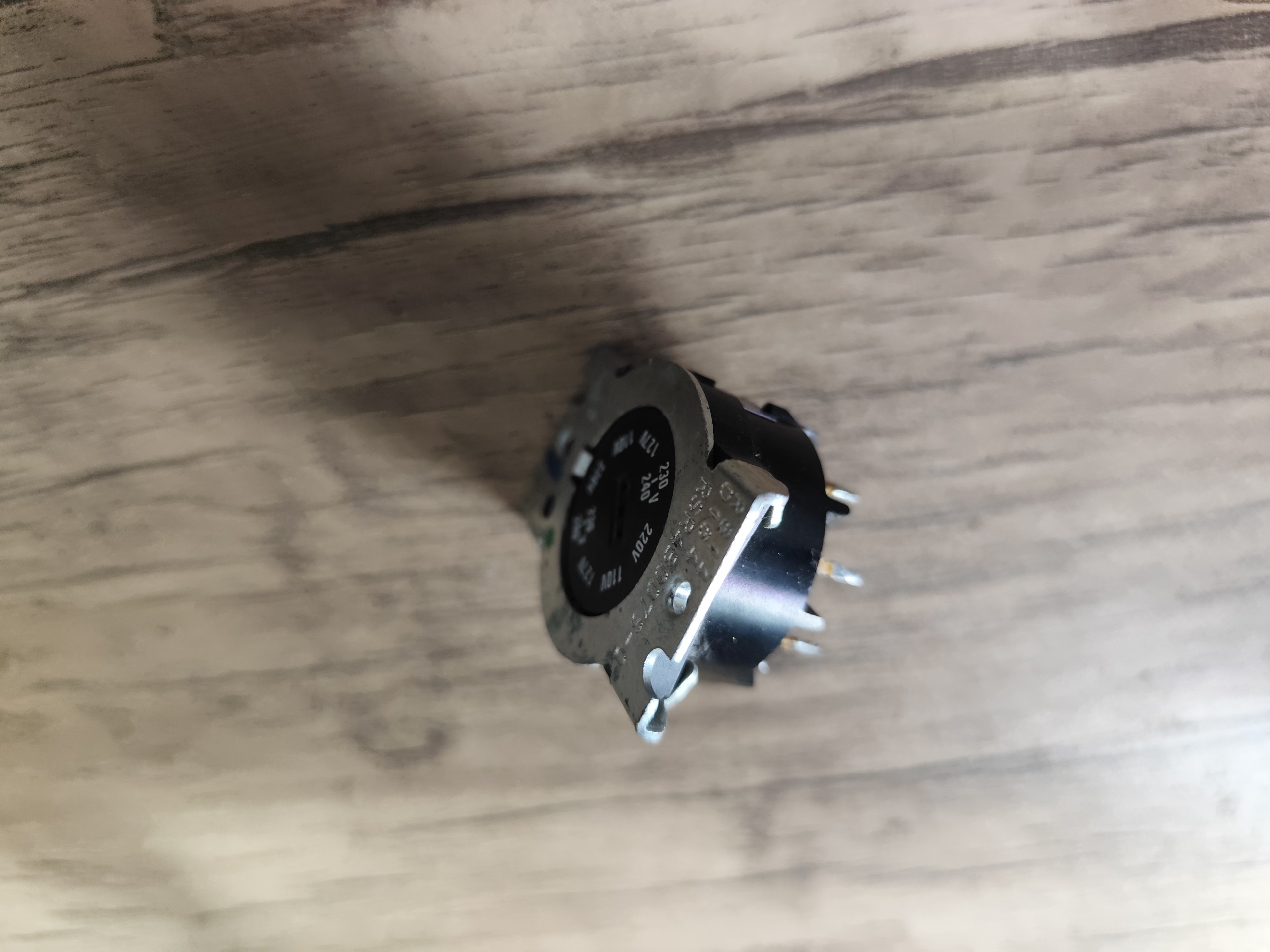 سلکتور ولتاژ 4حالته