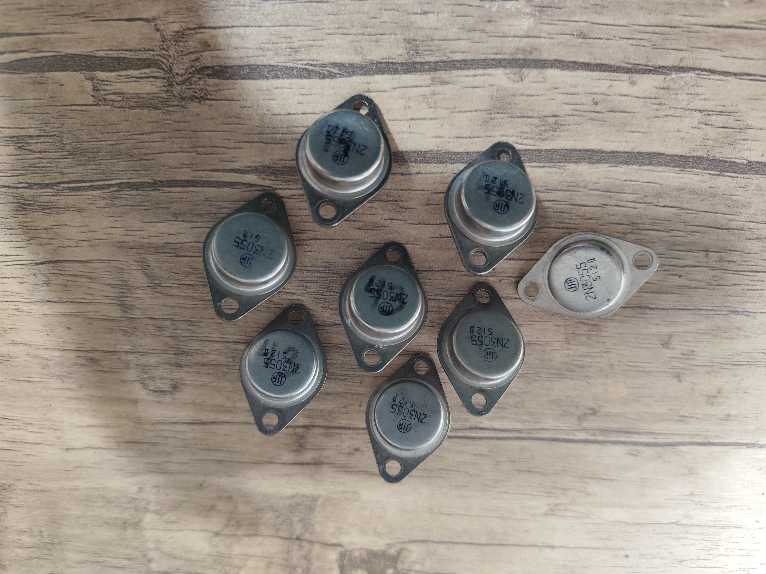 ترانزیستور قابلمه ای 2N3055