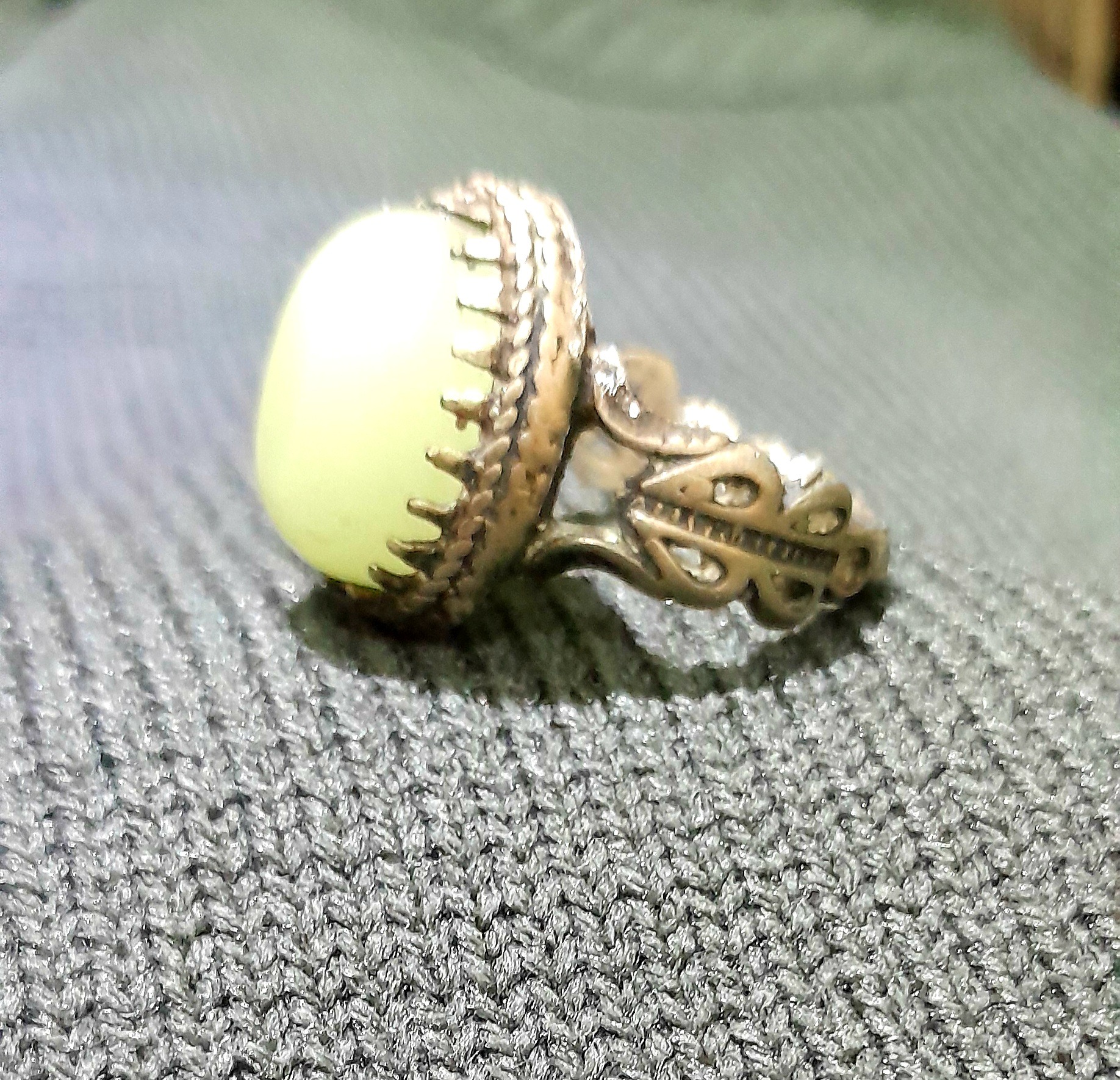 انگشتر در شب چراغ سنگ اصلی