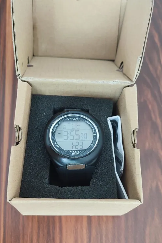 ساعت مچی unique دارای سنسور ضربان قلب و گام شمار