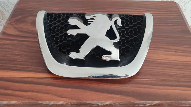 آرم جلو پنجره کاپوت فابریک فرانسه پژو 207