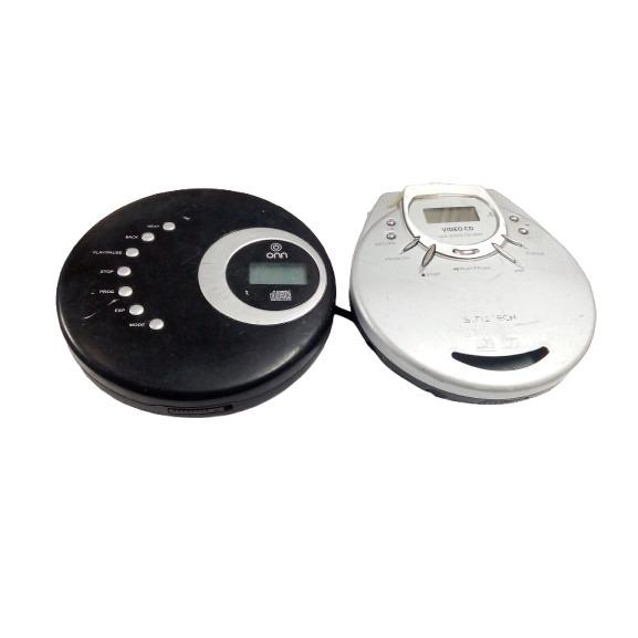 دو عدد CD player توضیحات دارد