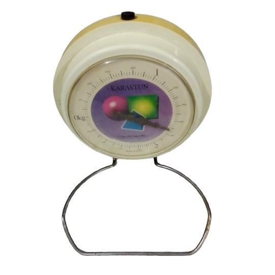 ترازو قدیمی دیواری