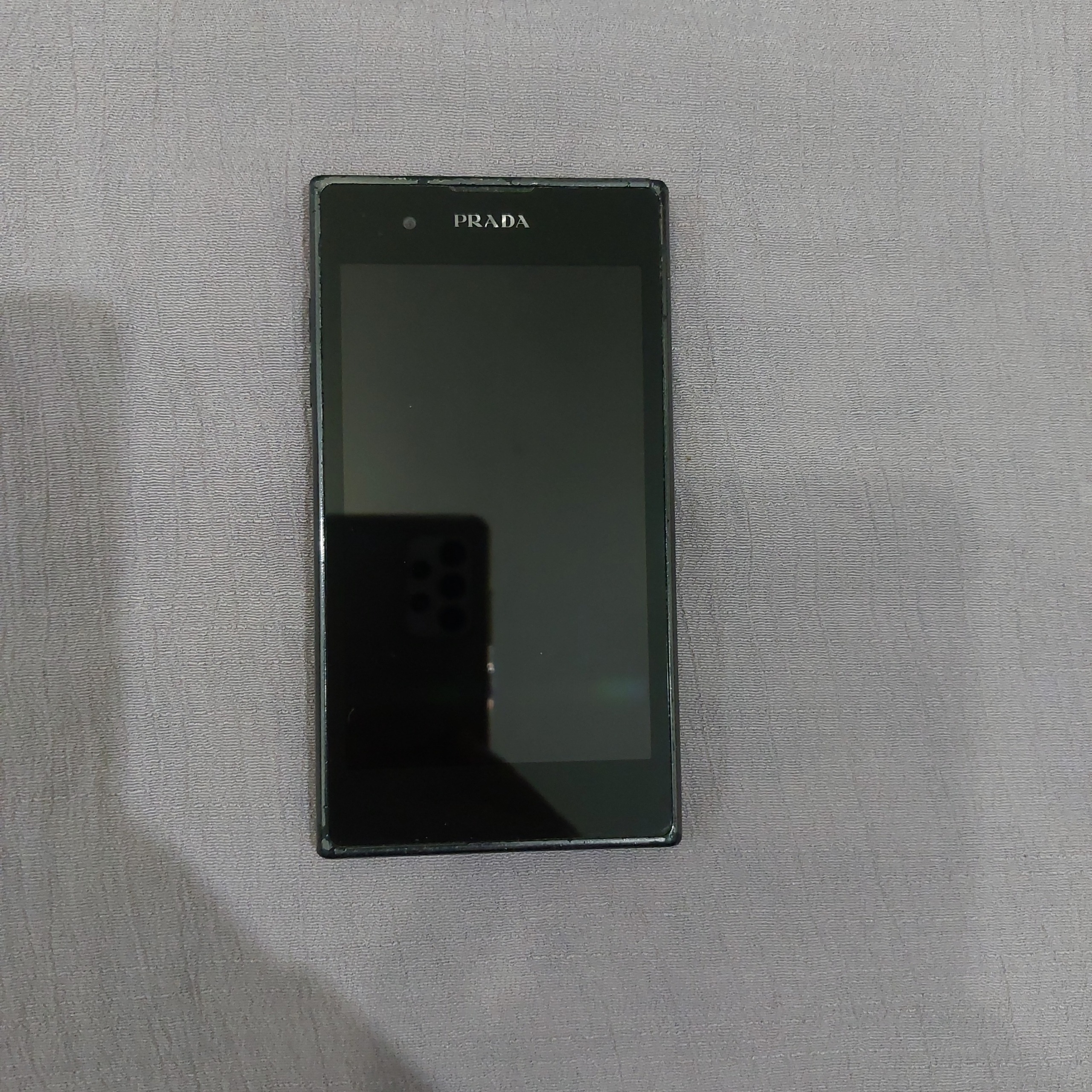 Lg prada 2  خاموش