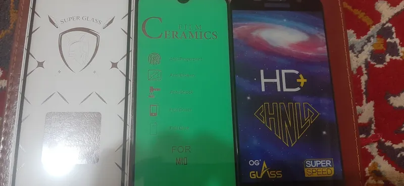 گلس ضد خش و بسیار مقاوم