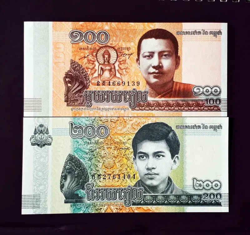 2 برگ اسکناس 100 و 200 ریل کامبوج سوپربانکی