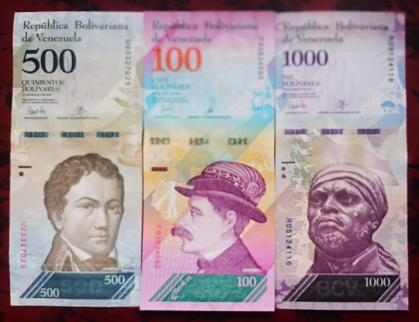 3 برگ اسکناس خارجی