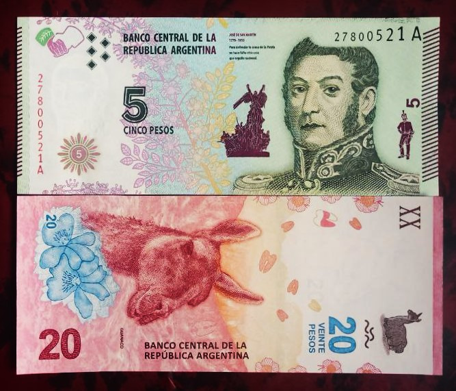 2 برگ اسکناس خارجی