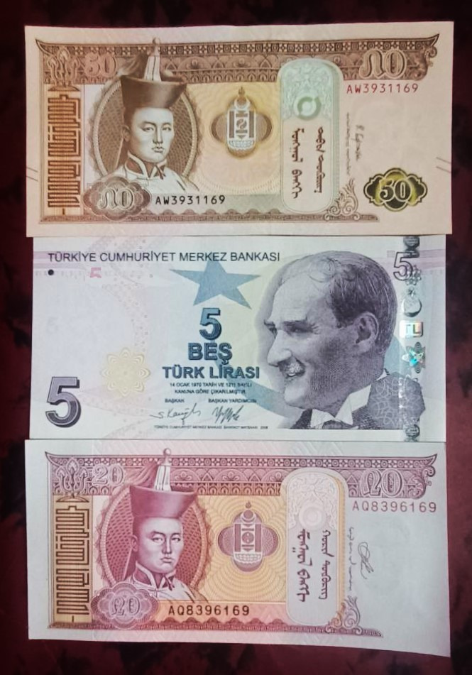 3 برگ اسکناس خارجی