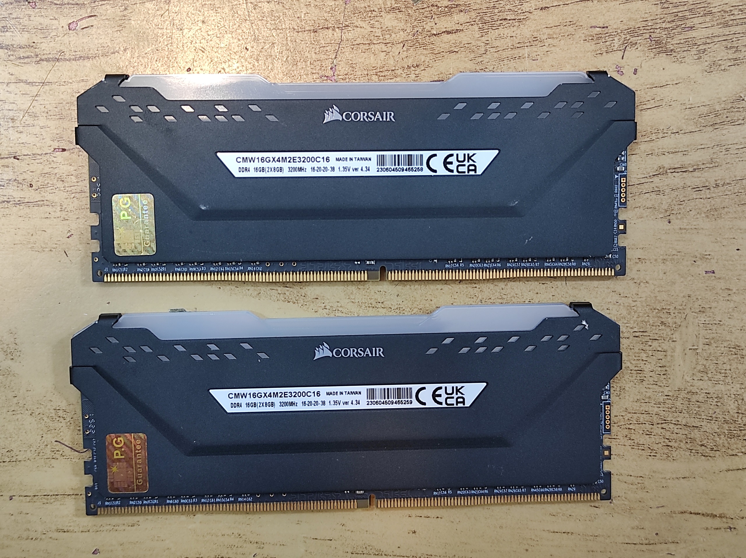 رم 16 گیگ کورسیر RGB فرکانس 3200 ddr4