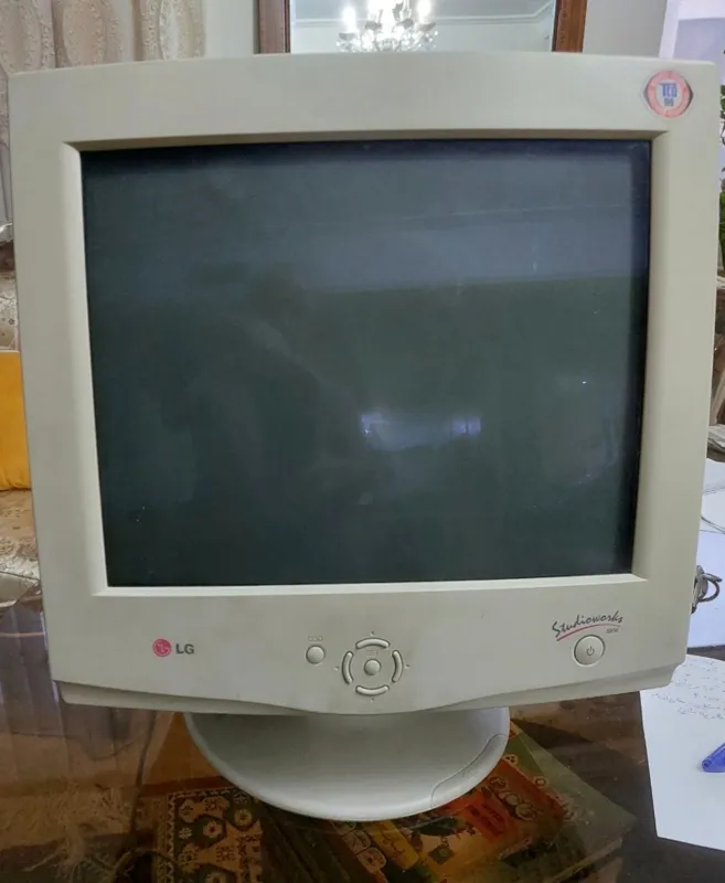 مانیتور قدیمی LG