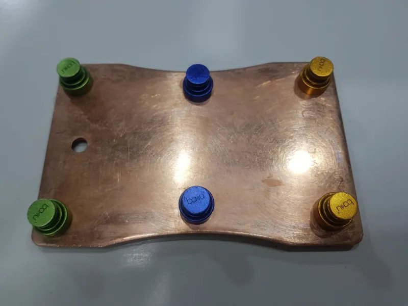 گیره برد موبایل، آهنربایی Baku BA-693