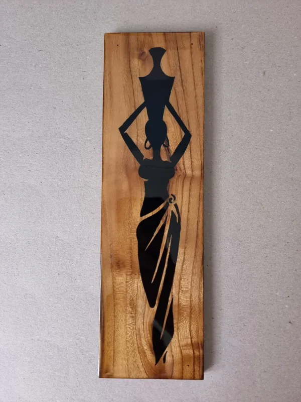 زن آفریقایی با کوزه